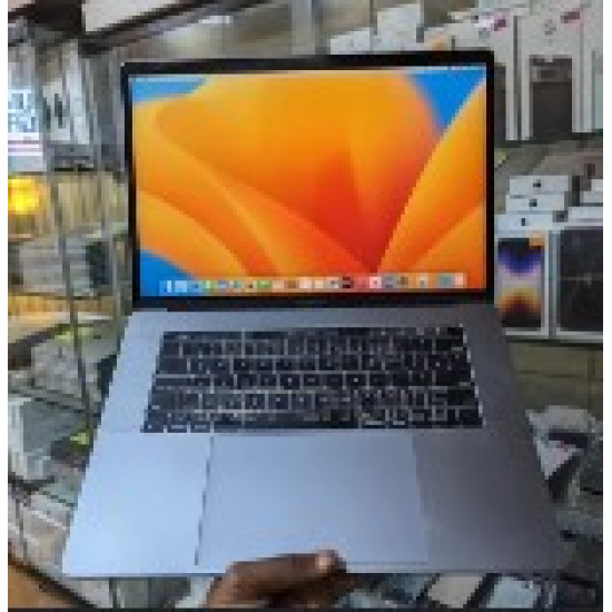 15" MacBook Pro 2017 16gb 512gb i7 4GB Vram Touch-Bar(Premium Used)