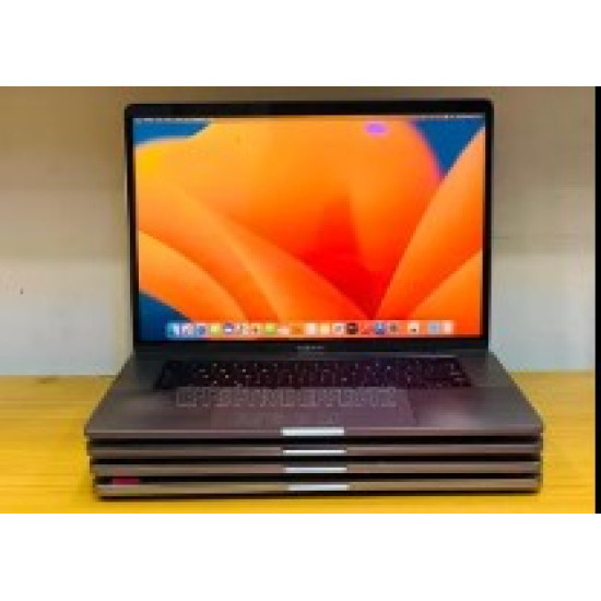 15" MacBook Pro 2017 16gb 512gb i7 4GB Vram Touch-Bar(Premium Used)